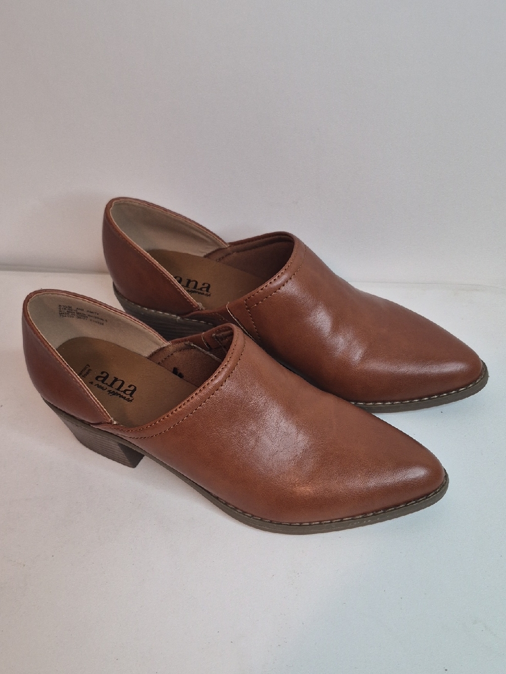 a.n.a Amity Cognac Women's Brown Leather Slip-On Size 8.5M